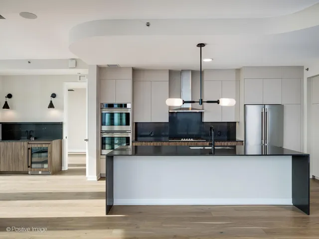 $11,000 | 1114 West Carroll Avenue, Unit PH3204, Chicago, IL 60607