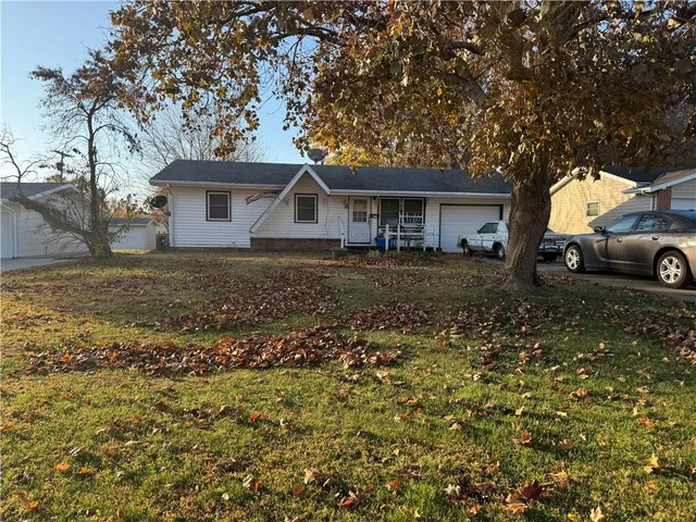 $150,000 | 411 Navajo Avenue, Hiawatha, KS 66434