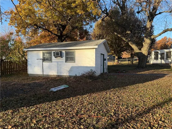 $150,000 | 411 Navajo Avenue, Hiawatha, KS 66434