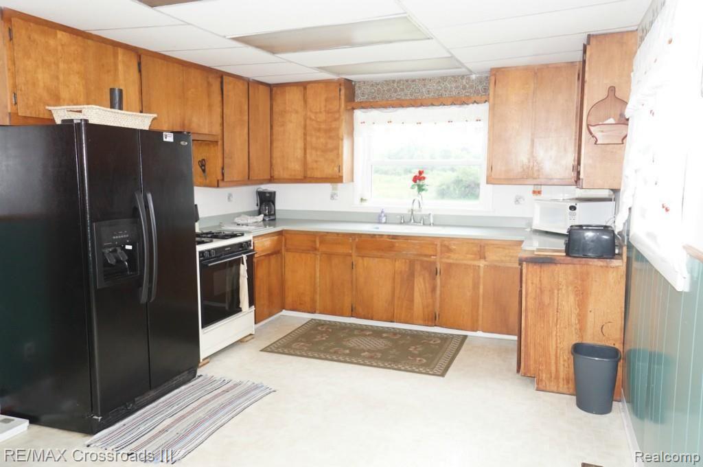 22005 Karr Road Belleville, MI 48111 - Photo 5 of 12 DSC02405.jpg