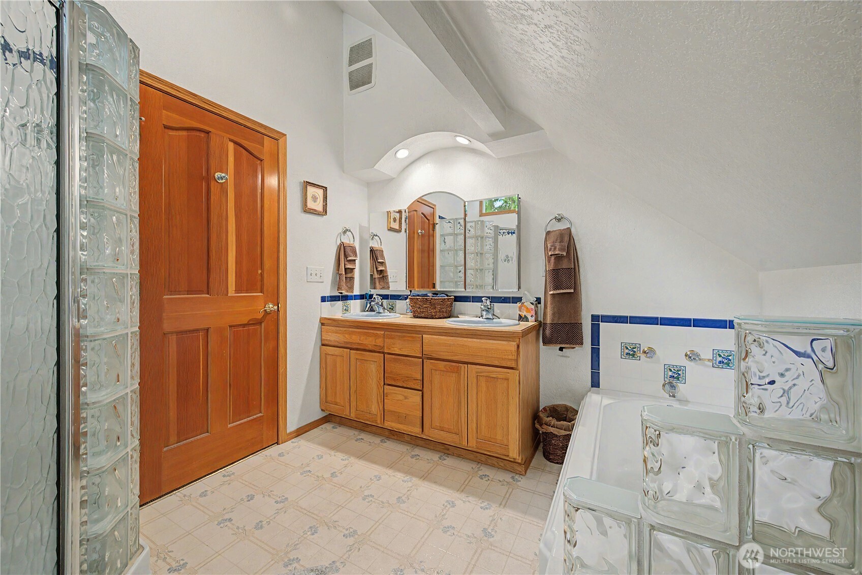 2410 South Lake Roesiger Road Snohomish, WA 98290 - Photo 14 of 40