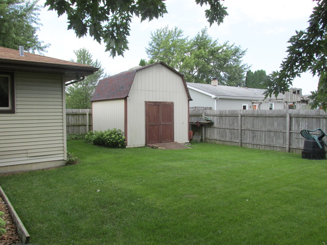 708 South Cooper Road New Lenox, IL 60451 - Photo 22 of 24 a view of a backyard with a garden and entertaining space