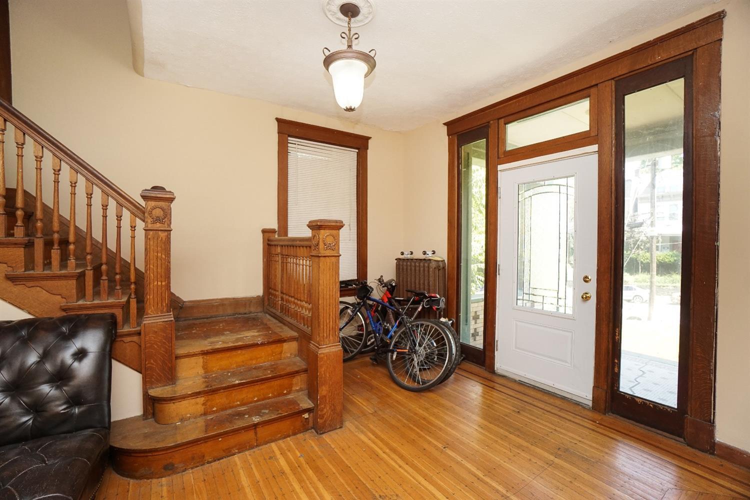 683 Riddle Road Cincinnati, OH 45220 - Photo 3 of 19 Gallery Image 3