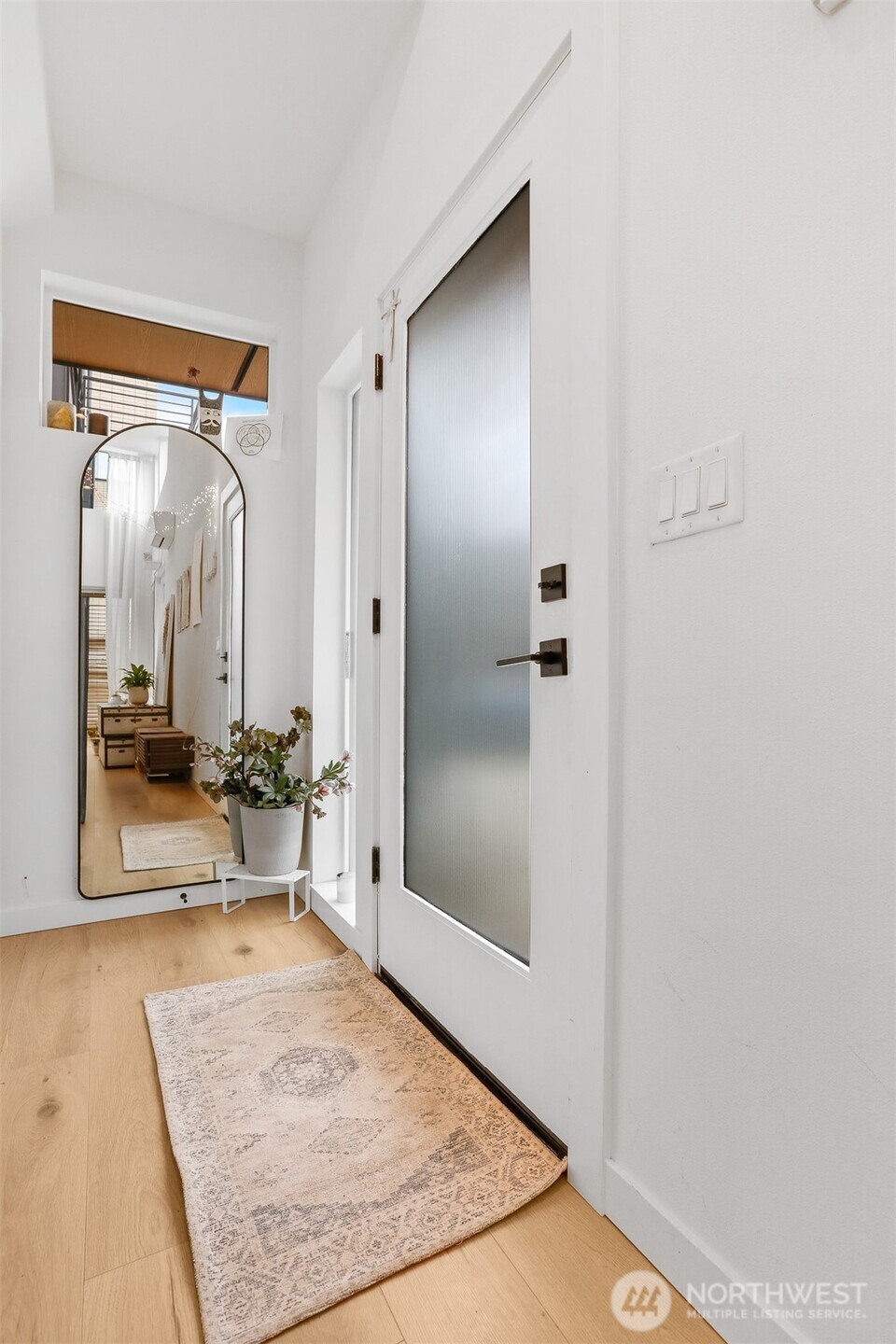 916 Northwest 56th Street, Unit G Seattle, WA 98107 - Photo 3 of 40