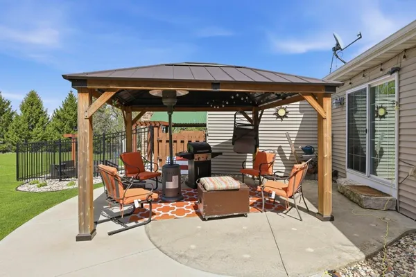 $300,000 | 922 Denise Court, Kaukauna, WI 54130