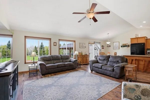 $300,000 | 922 Denise Court, Kaukauna, WI 54130