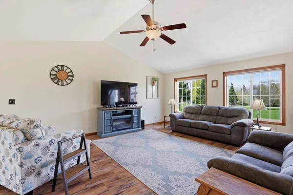 $300,000 | 922 Denise Court, Kaukauna, WI 54130