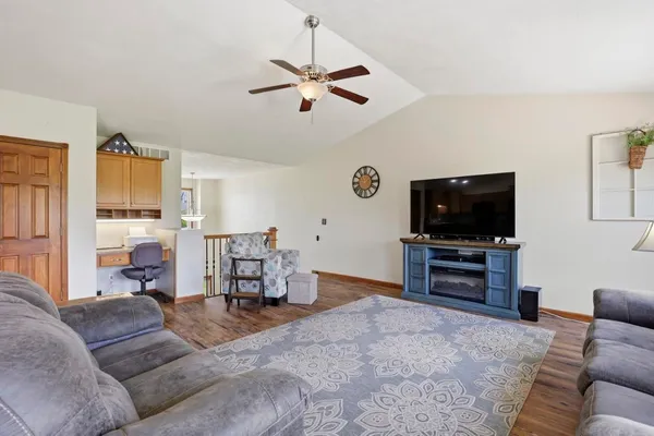 $300,000 | 922 Denise Court, Kaukauna, WI 54130