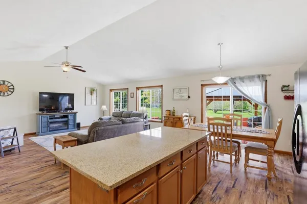 $300,000 | 922 Denise Court, Kaukauna, WI 54130