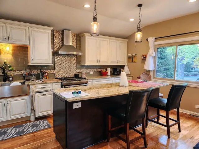 $279,900 | 2246 Alta Vista Drive, Waukegan, IL 60087