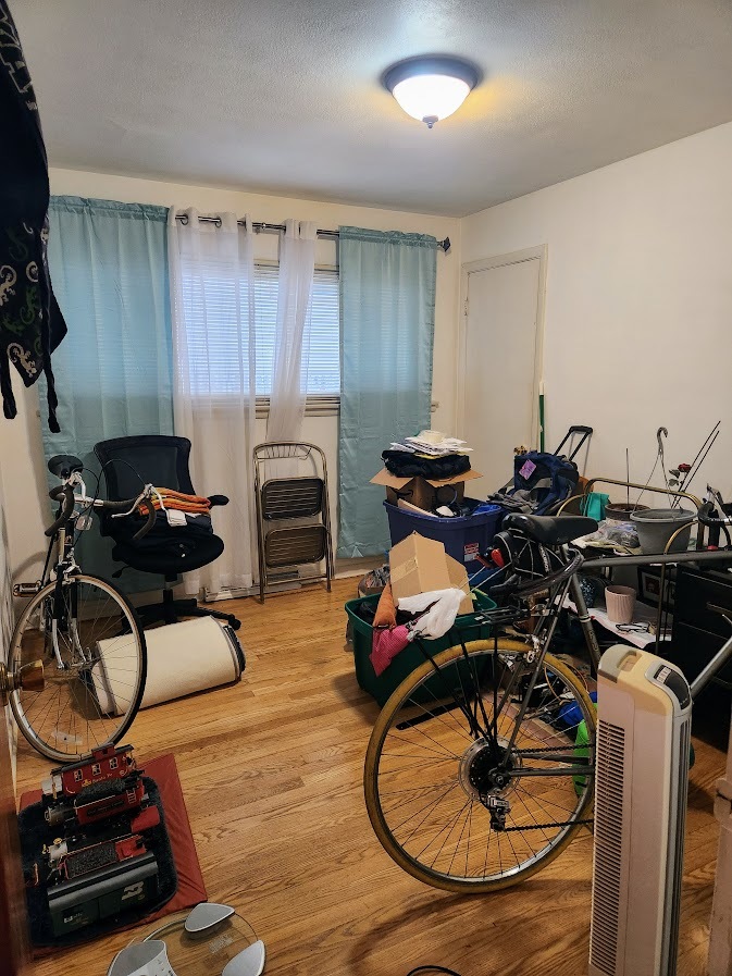 2246 Alta Vista Drive Waukegan, IL 60087 - Photo 21 of 46 a view of a room with gym equipment