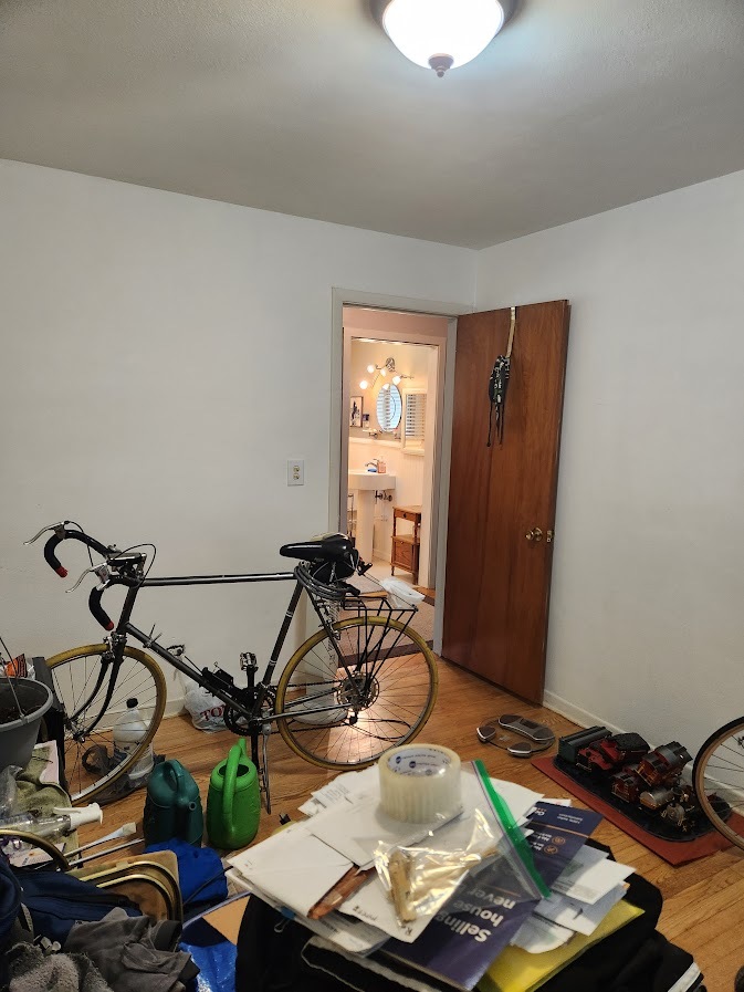 2246 Alta Vista Drive Waukegan, IL 60087 - Photo 22 of 46 a room with gym equipment