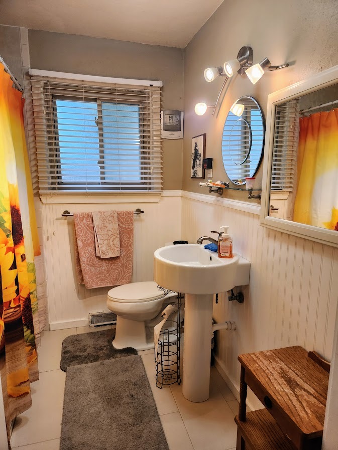 2246 Alta Vista Drive Waukegan, IL 60087 - Photo 25 of 46 a bathroom with a toilet a sink and a mirror