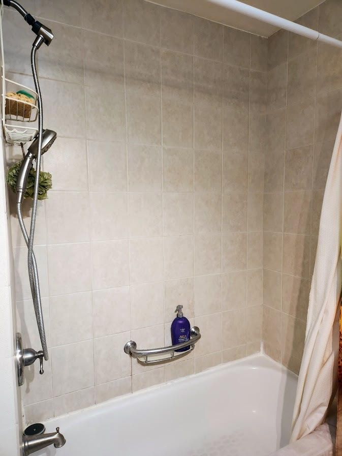 2246 Alta Vista Drive Waukegan, IL 60087 - Photo 26 of 46 a view of a bathtub in a bathroom