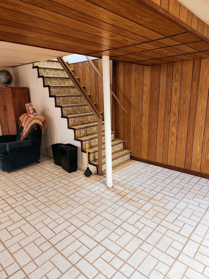 2246 Alta Vista Drive Waukegan, IL 60087 - Photo 33 of 46 a view of a livingroom with furniture and wooden roof