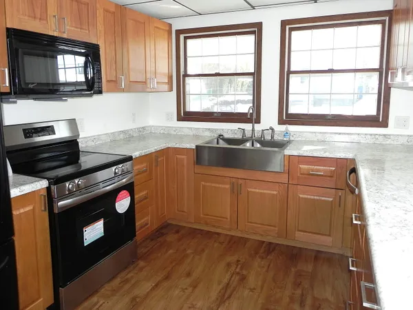 $340,000 | 27304 Oak Drive, Sturgis, MI 49091