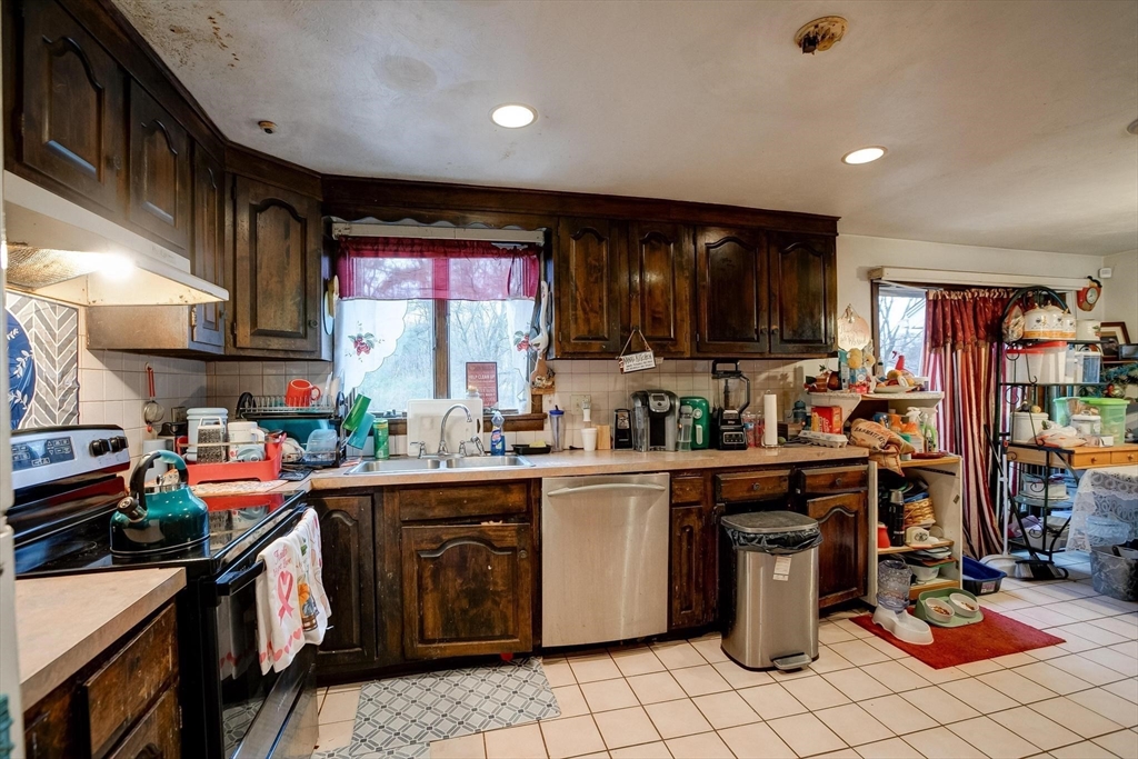 69 Althea Road Randolph, MA 02368 - Photo 9 of 34