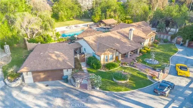 a backyard of a house with table and chairs