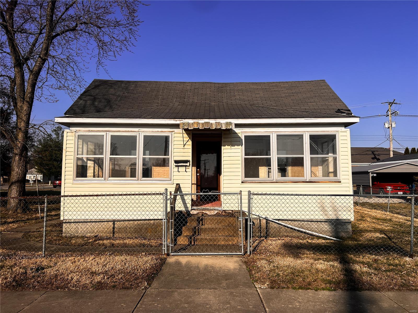 224 South Broadway Centralia, IL 62801 - Photo 1 of 17