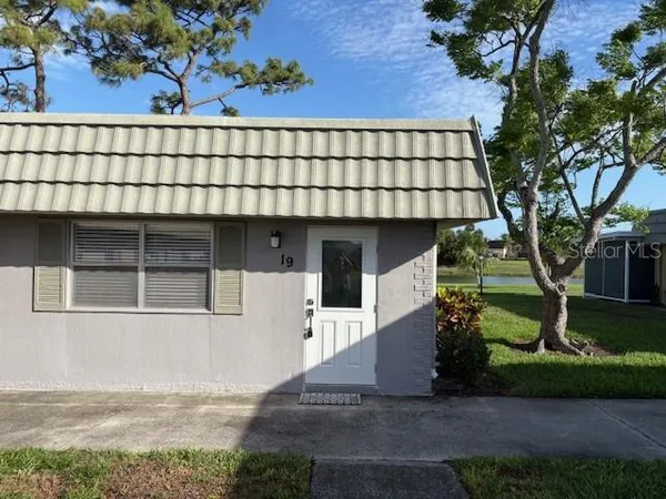 $1,575 | 201 Kings Boulevard, Unit 19, Sun City Center, FL 33573