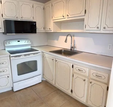 $1,575 | 201 Kings Boulevard, Unit 19, Sun City Center, FL 33573