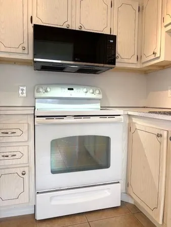 $1,575 | 201 Kings Boulevard, Unit 19, Sun City Center, FL 33573