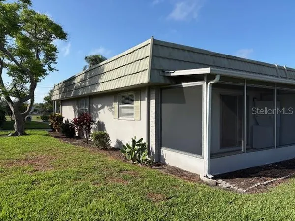 $1,575 | 201 Kings Boulevard, Unit 19, Sun City Center, FL 33573