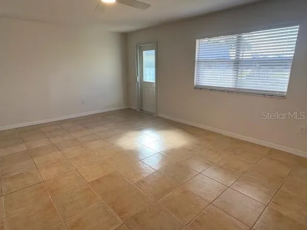 $1,575 | 201 Kings Boulevard, Unit 19, Sun City Center, FL 33573