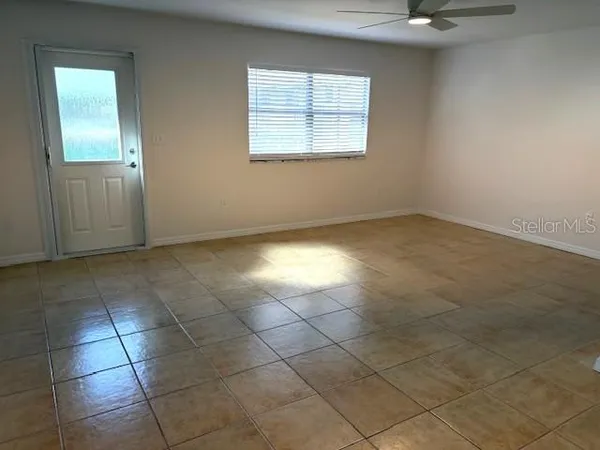 $1,575 | 201 Kings Boulevard, Unit 19, Sun City Center, FL 33573