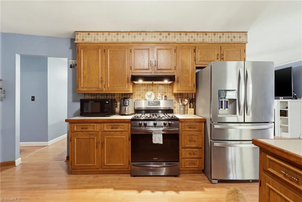 406 Spring Road Jamestown, NC 27282 - Photo 13 of 45 Gallery Image 13