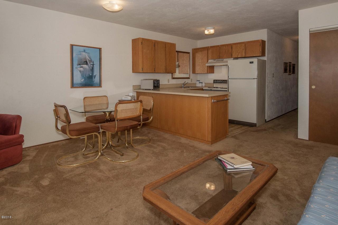 701 Southwest Coast Street Depoe Bay, OR 97341 - Photo 7 of 19 Dining & Kitchen