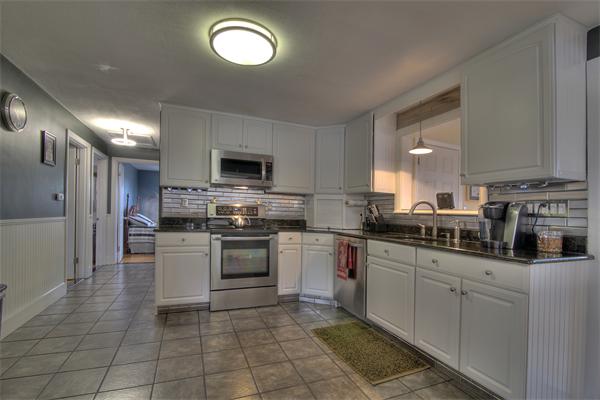 156 Howe Street Methuen, MA 01844 - Photo 5 of 28 Gallery Image 5