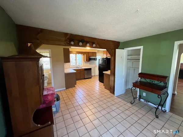 $2,300 | 138 Mountain Street, Ellington, CT 06029