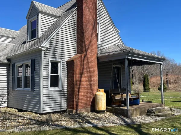 $2,300 | 138 Mountain Street, Ellington, CT 06029