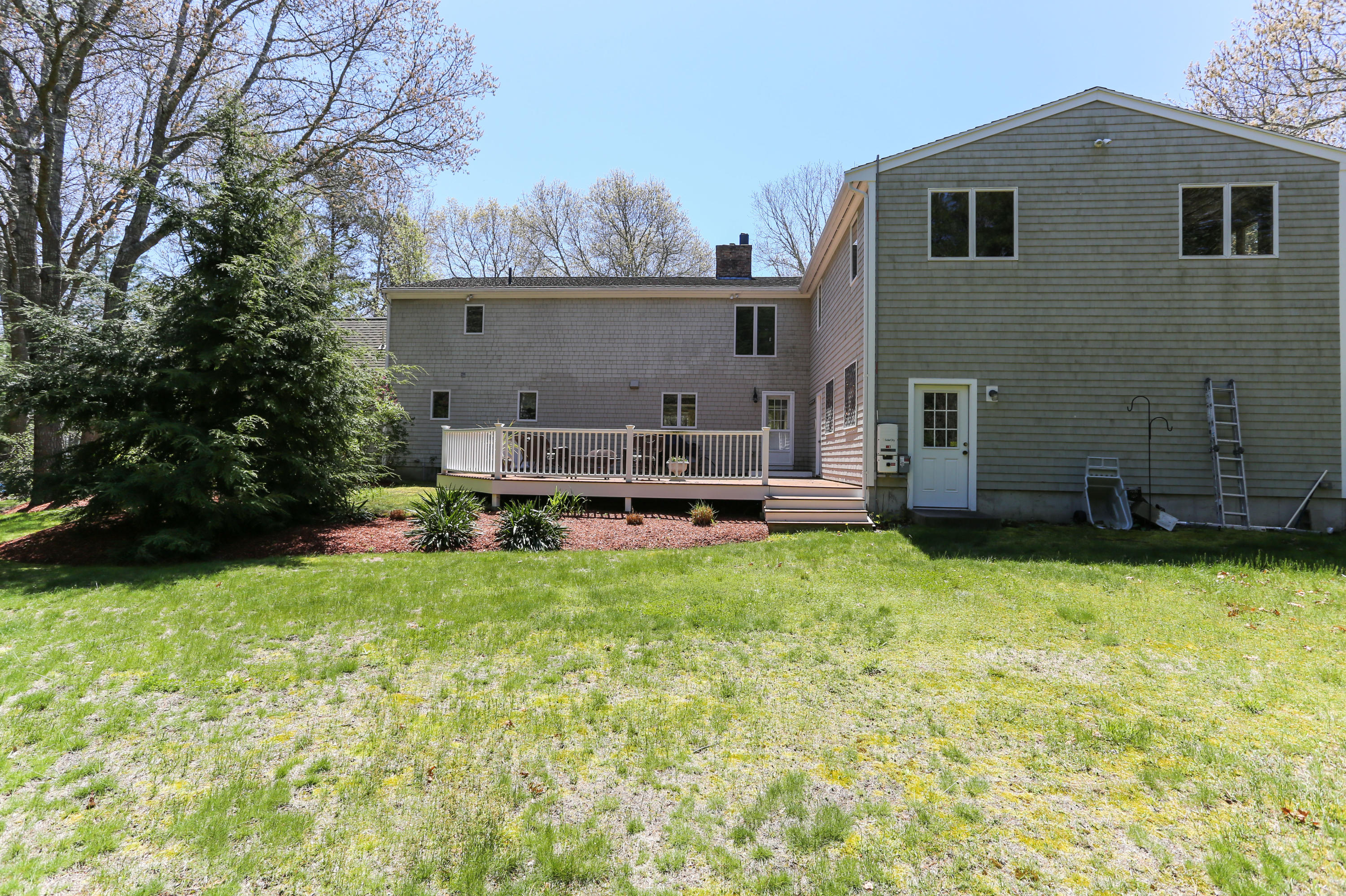 121 Old Barnstable Road Mashpee, MA 02649 - Photo 26 of 29 121OldLR-26
