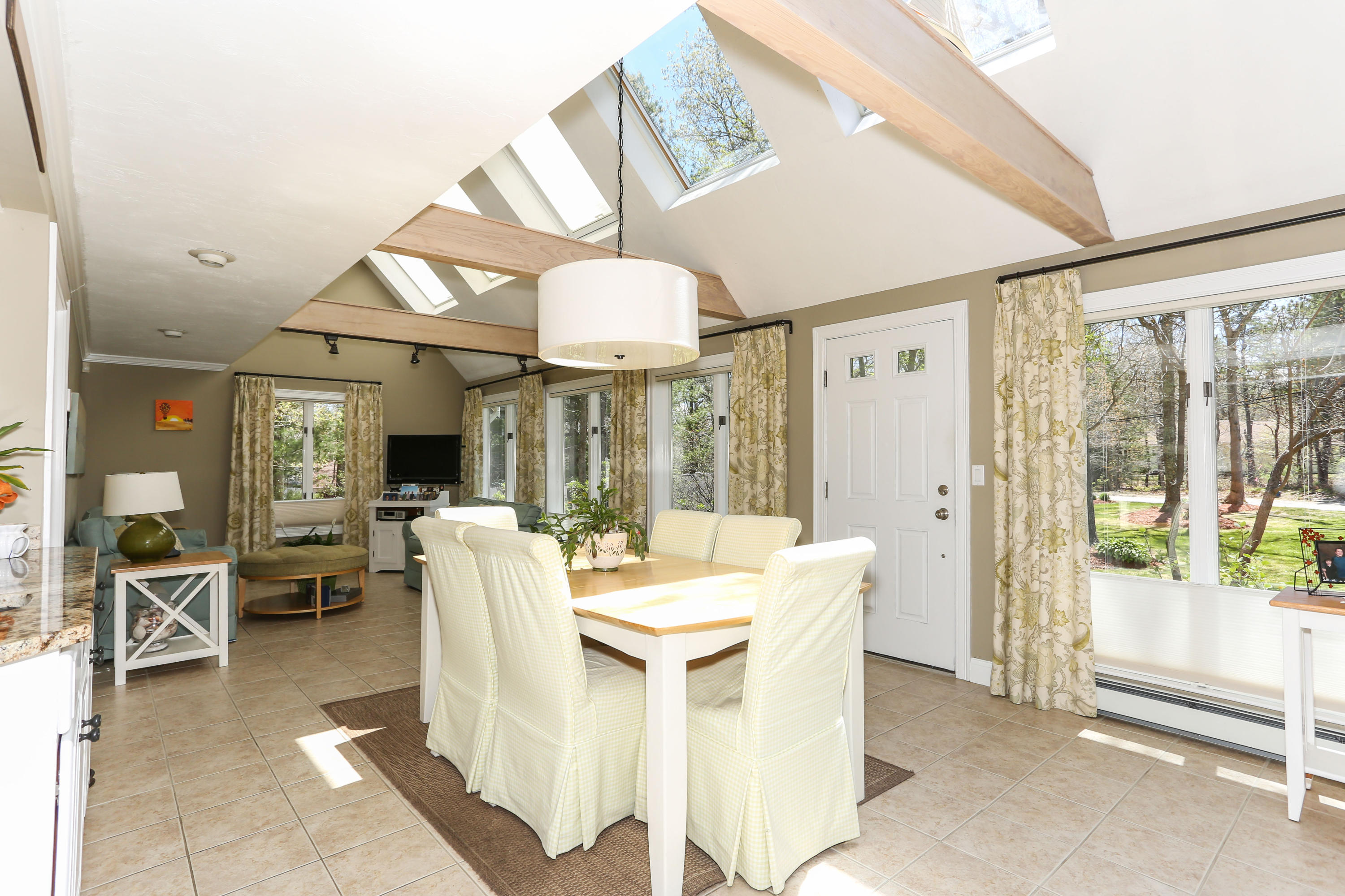 121 Old Barnstable Road Mashpee, MA 02649 - Photo 6 of 29 121OldLR-6