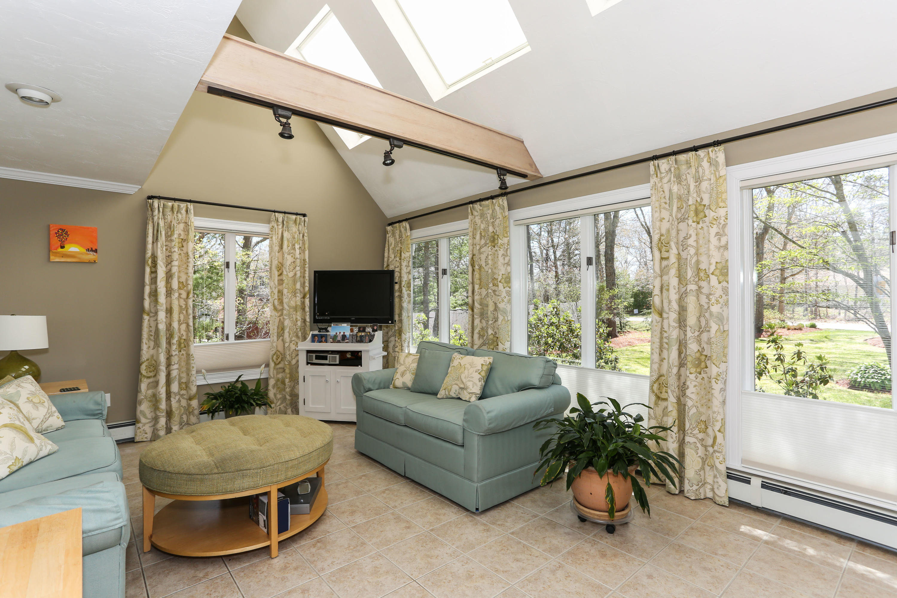 121 Old Barnstable Road Mashpee, MA 02649 - Photo 8 of 29 121OldLR-8
