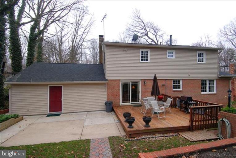 6723 Houndmaster Road Springfield, VA 22152 - Photo 22 of 30 Deck