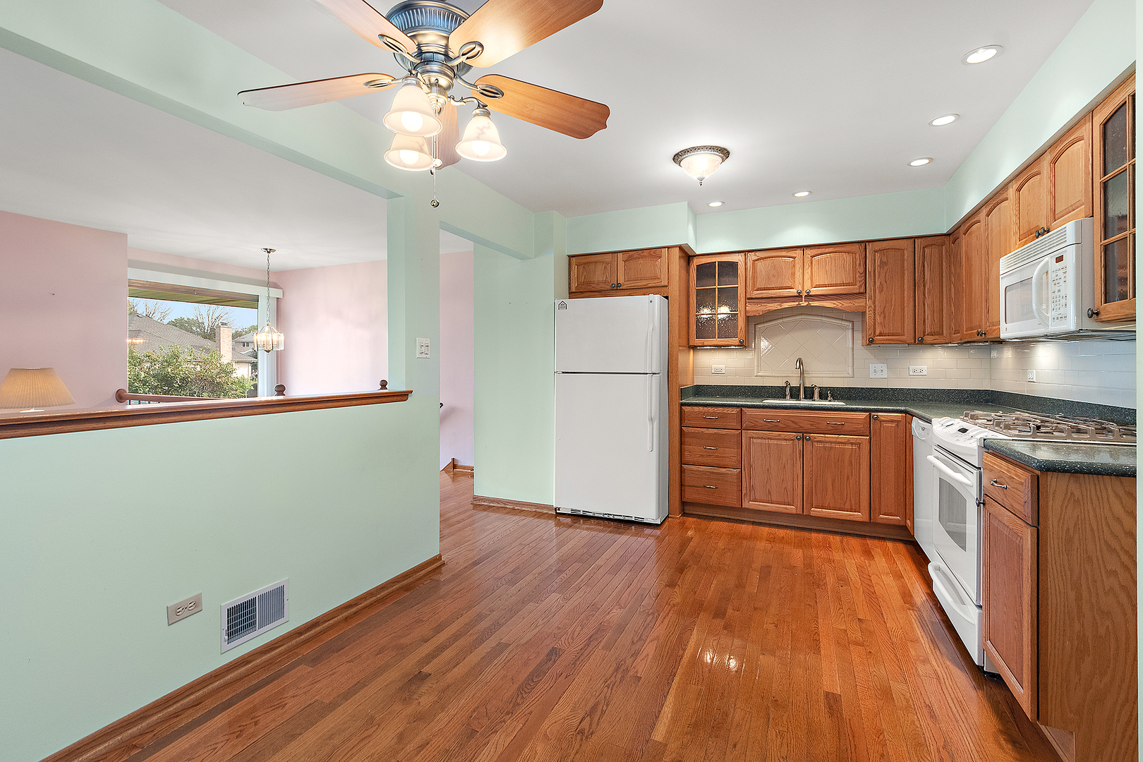 10459 Eagle Ridge Drive, Unit 139 Orland Park, IL 60467 - Photo 11 of 25 a kitchen with wooden floors and appliances