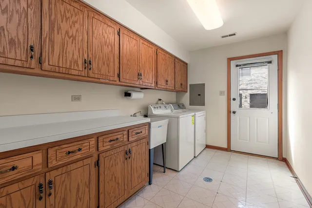 $309,900 | 10459 Eagle Ridge Drive, Unit 139, Orland Park, IL 60467