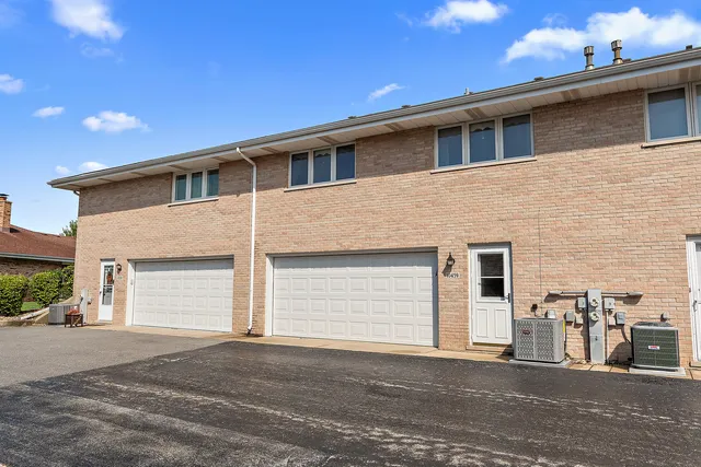 $309,900 | 10459 Eagle Ridge Drive, Unit 139, Orland Park, IL 60467