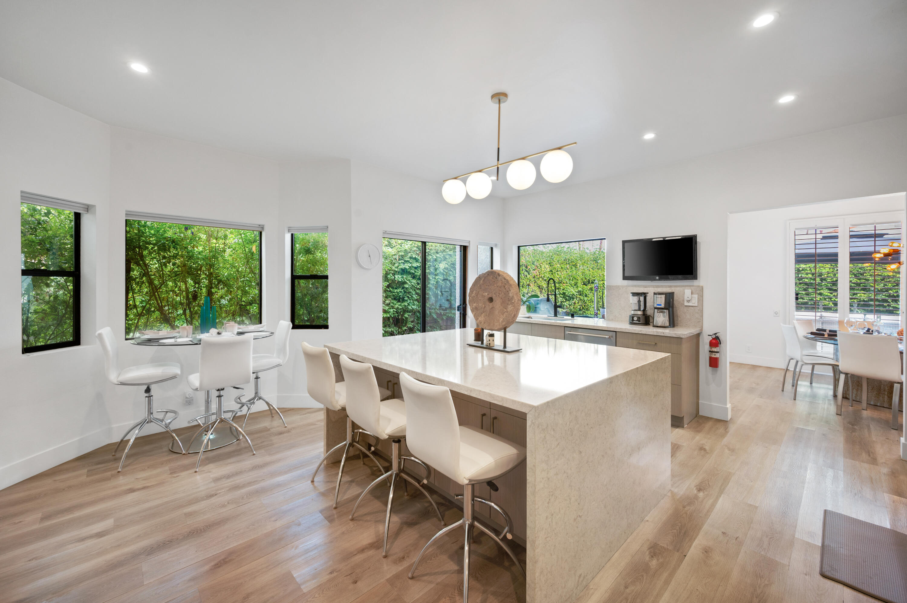 87 Magdalena Drive Rancho Mirage, CA 92270 - Photo 10 of 37 Kitchen