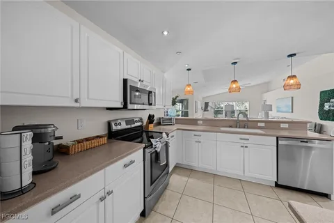 $599,900 | 1309 Southeast 10th Terrace, Cape Coral, FL 33990