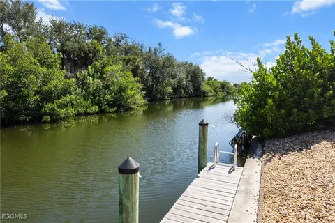 $599,900 | 1309 Southeast 10th Terrace, Cape Coral, FL 33990