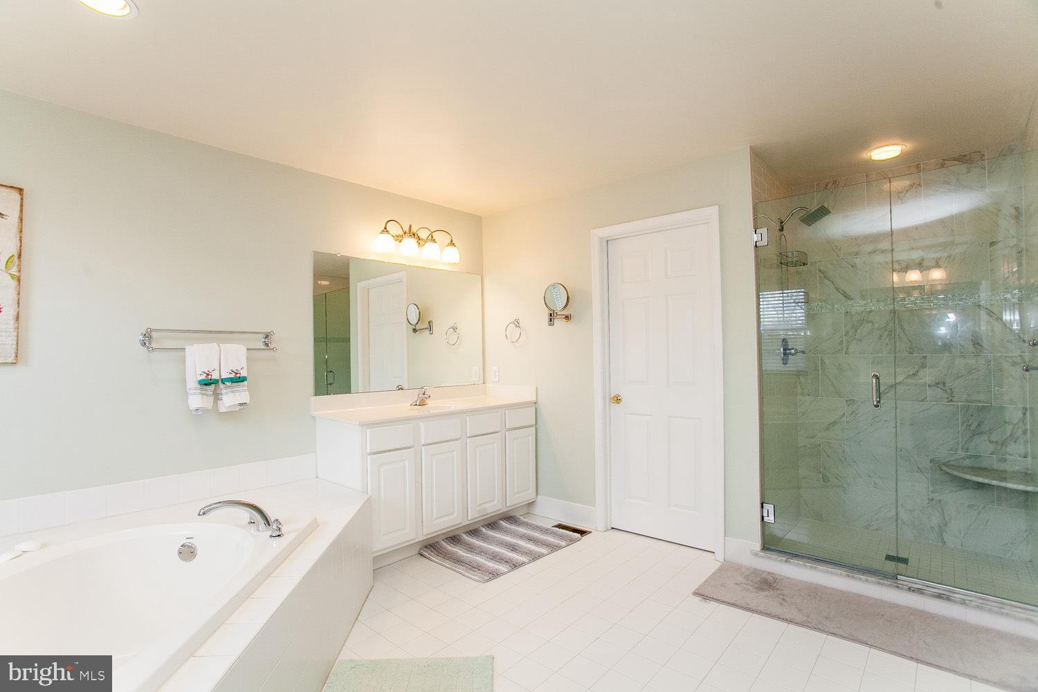23 Mill Ridge Drive Aston, PA 19014 - Photo 17 of 35 Main Bath