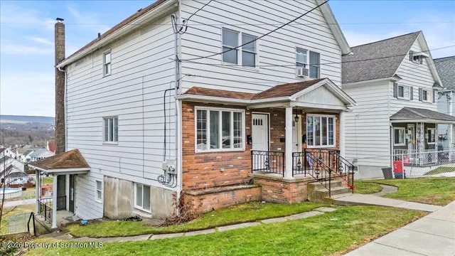 $1,500 | 714 Carmalt Street, Dickson City, PA 18519