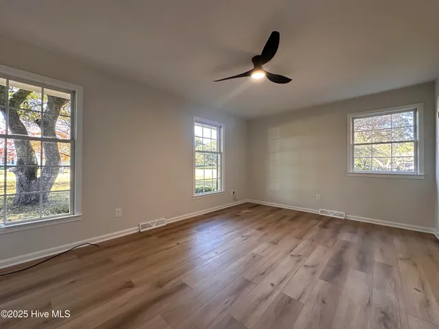 $3,300 | 245 High Tide Drive, Wilmington, NC 28411