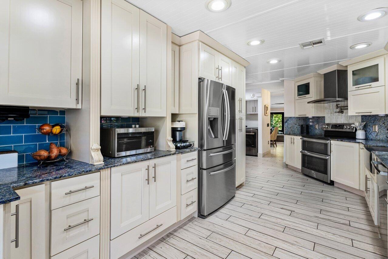 20784 Boca Ridge Drive North Boca Raton, FL 33428 - Photo 13 of 39 KITCHEN