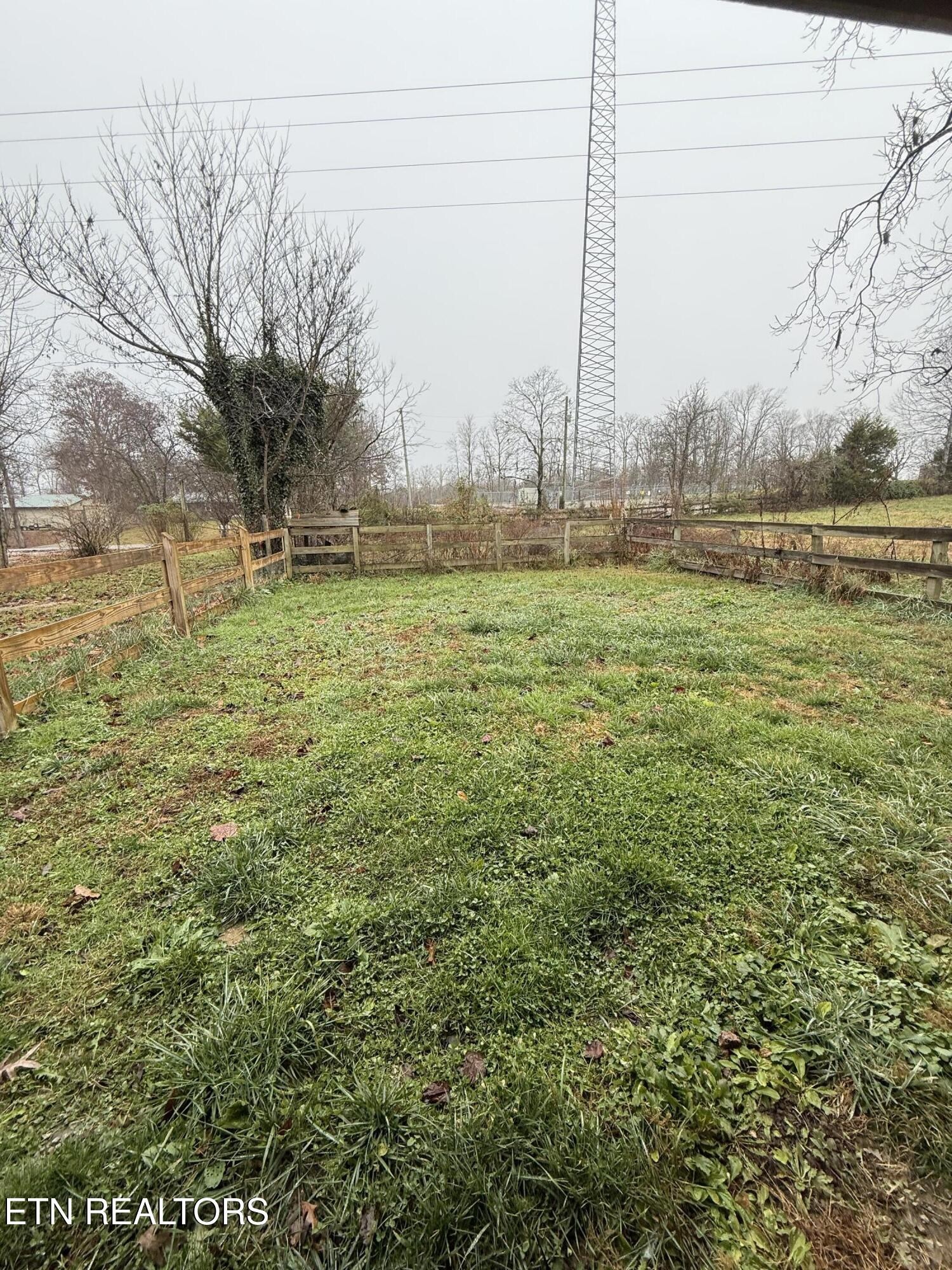 321 Wheeler Lane Jamestown, TN 38556 - Photo 4 of 23 a view of outdoor space with stove