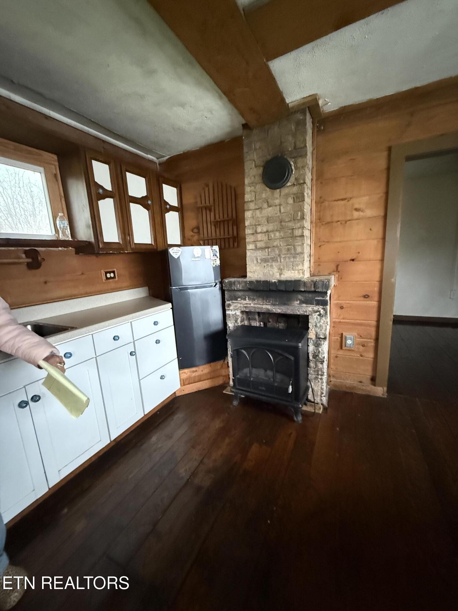 321 Wheeler Lane Jamestown, TN 38556 - Photo 6 of 23 a room with furniture pool table and window